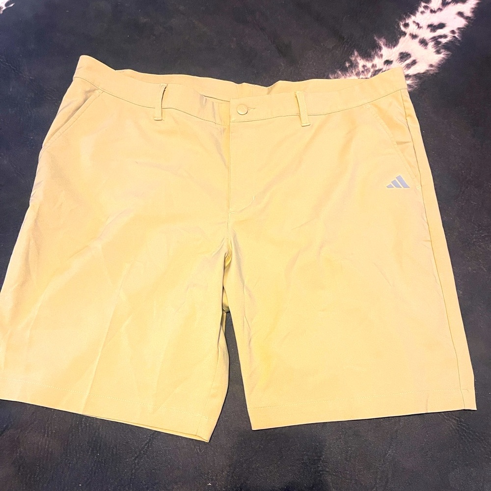 Adidas Golf Men's solid khaki tan flat front Shorts 40